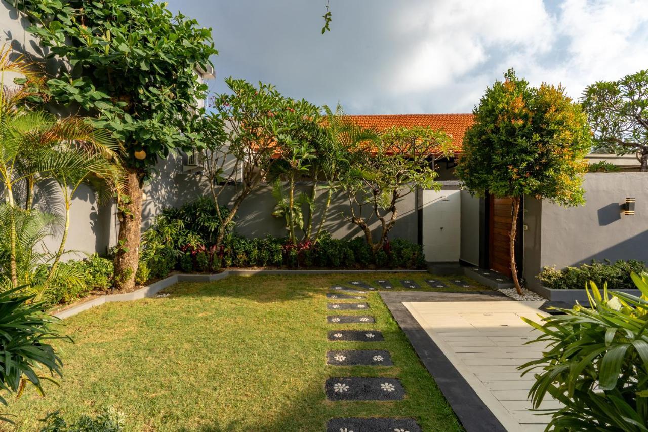 Vast 5bd With Garden And Private Pool 250m To Villa *