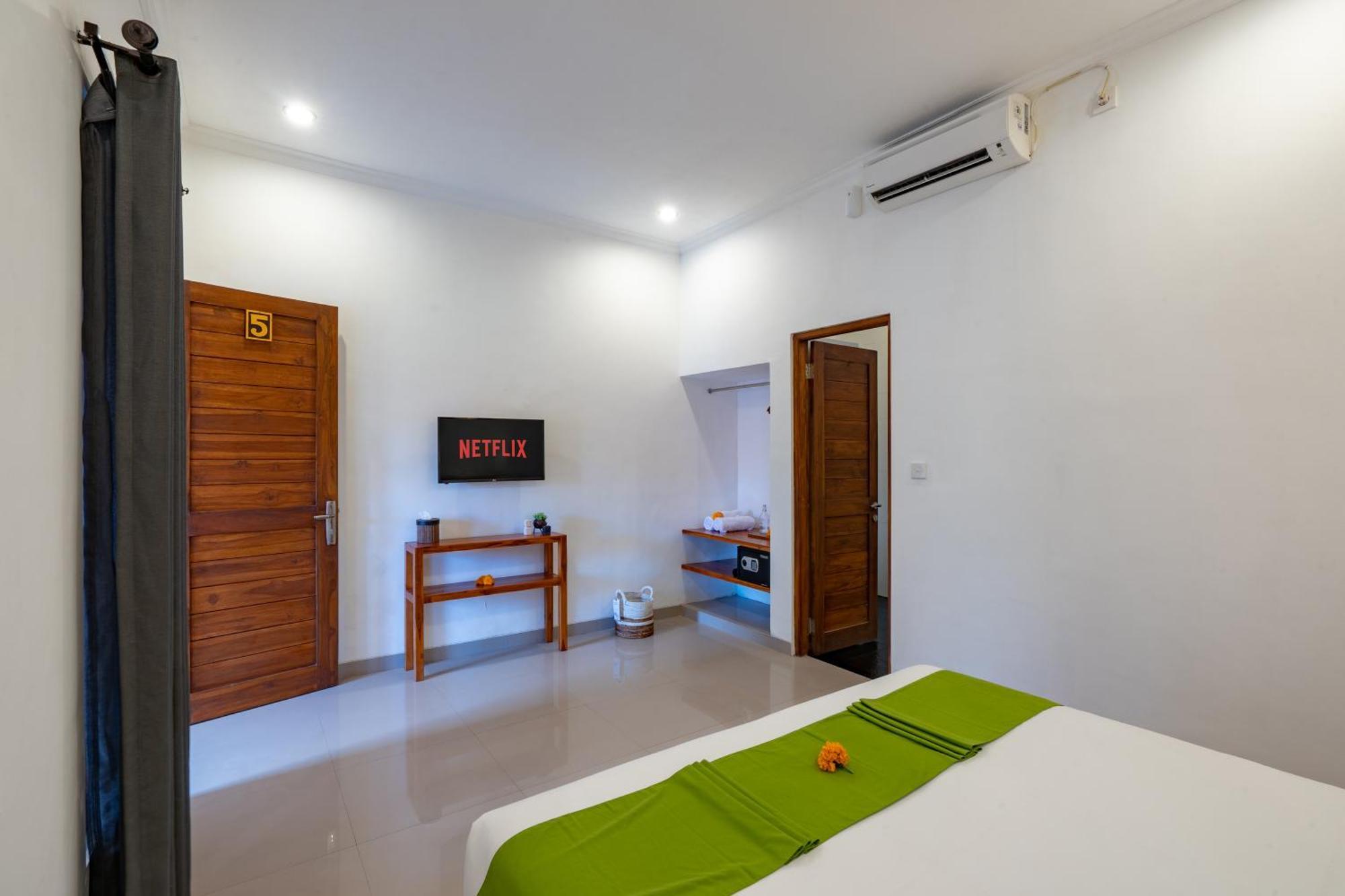 Vast 5bd With Garden And Private Pool 250m To Villa